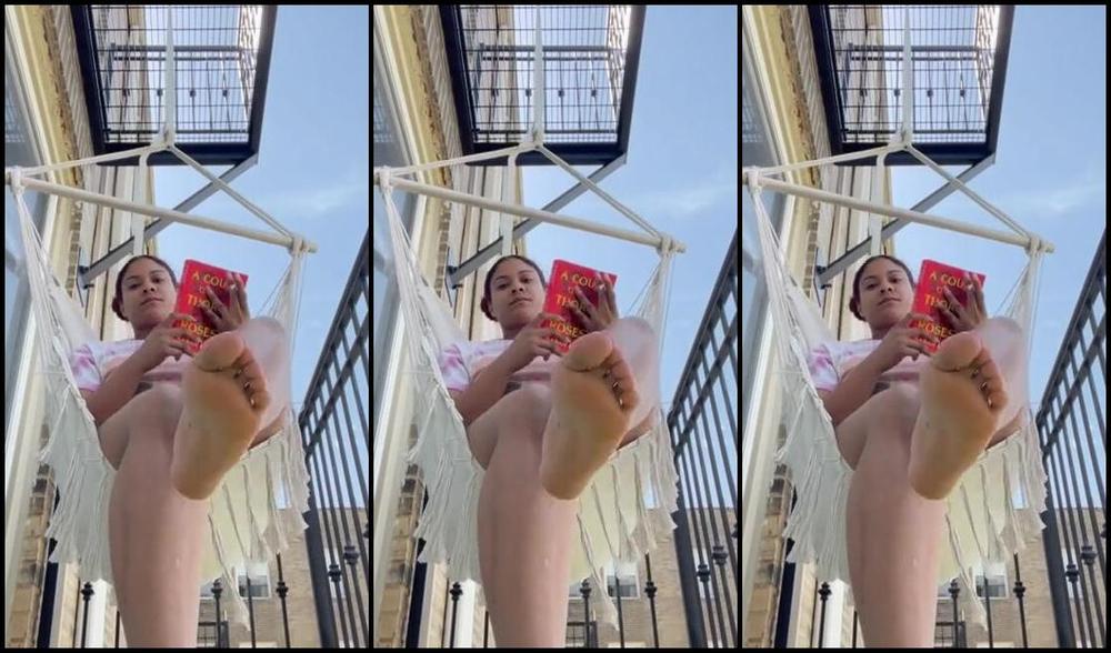 Thelbfeet Nicknamed Thelbfeet Onlyfans Outside Reading And Ignoring You