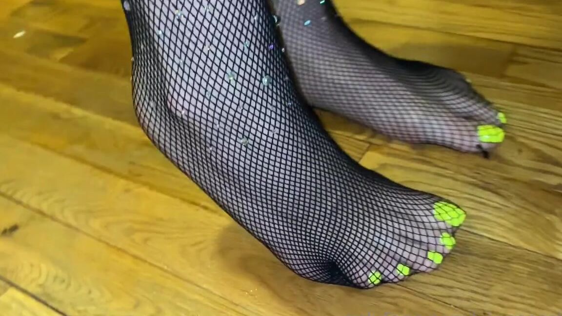 Vixenarches Onlyfans Little Video In My New Rhinestone Fishnet Stockings