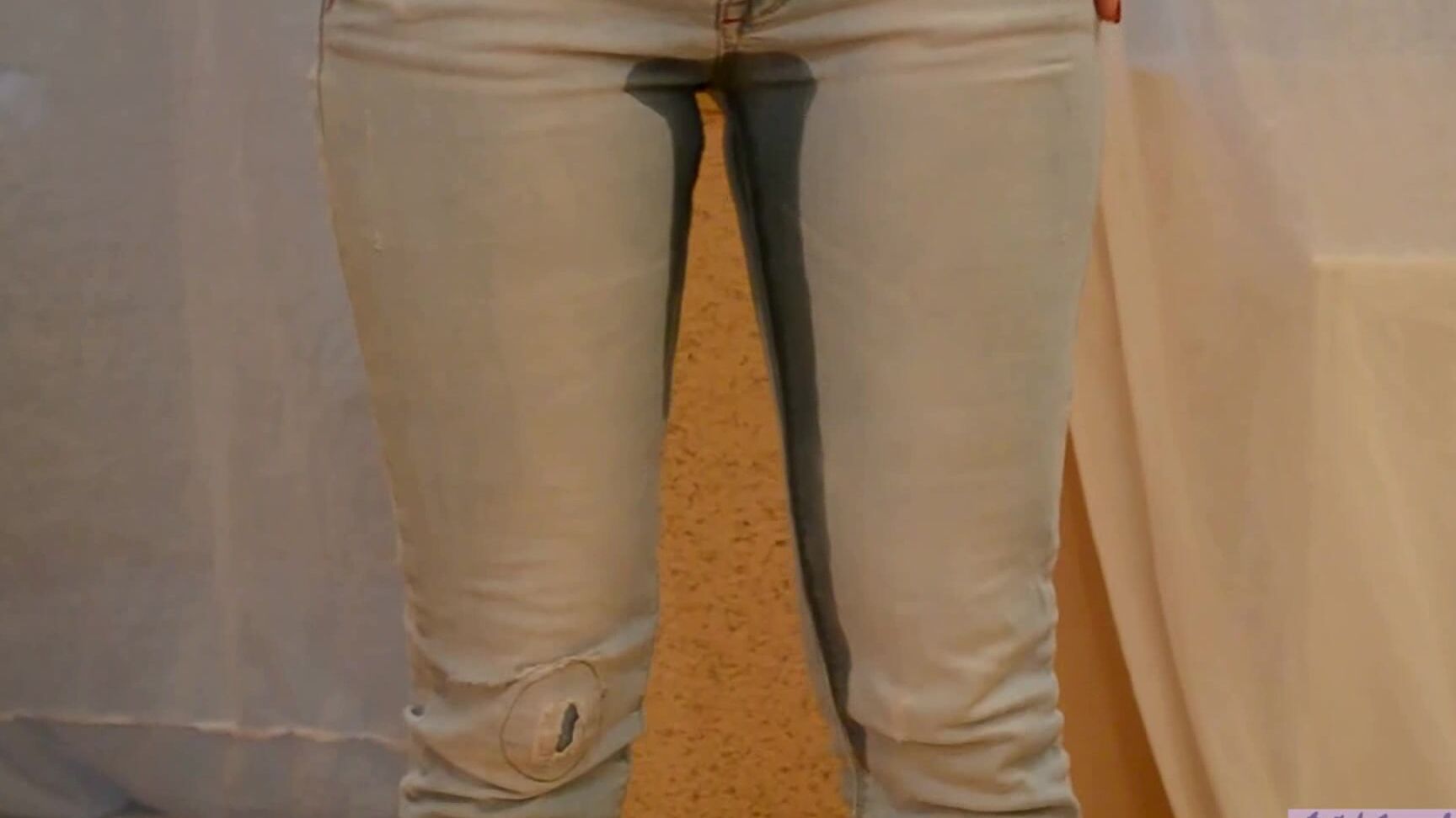 Anjee Lowe Peeing In Blue Jeans