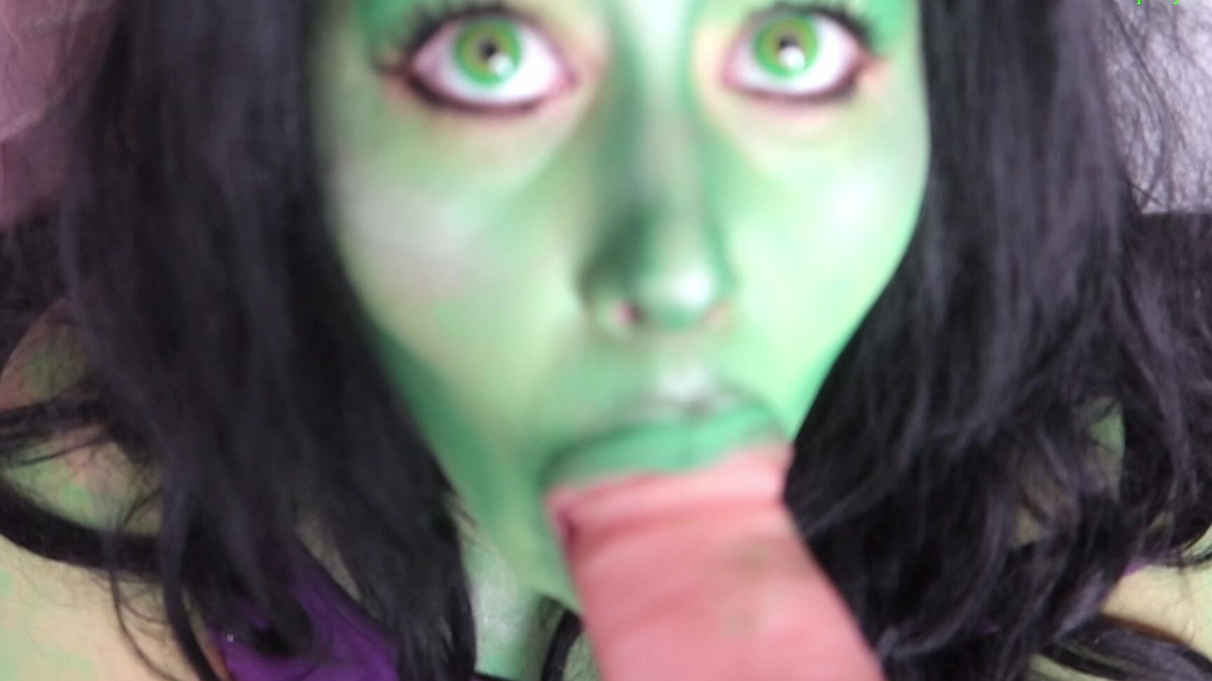 Lulublue X Incredible Hulk Smash Cosplay