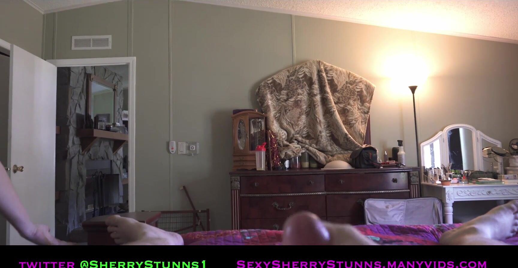 Cock Tease,Jerking Off,MILF,Older Woman / Younger Man .,Role Play sexysherrystunns morning boner mom helps you out ManyVids