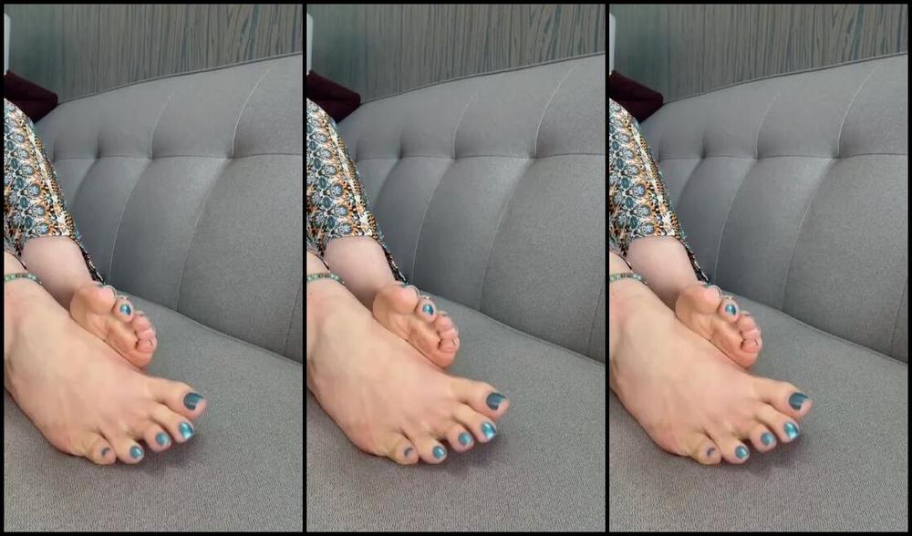 Jennysfeet Foot Fetish 03 26 2024 Onlyfans Video How About You Make Yourself Useful And Worship My Feet While I Catch Up On Some