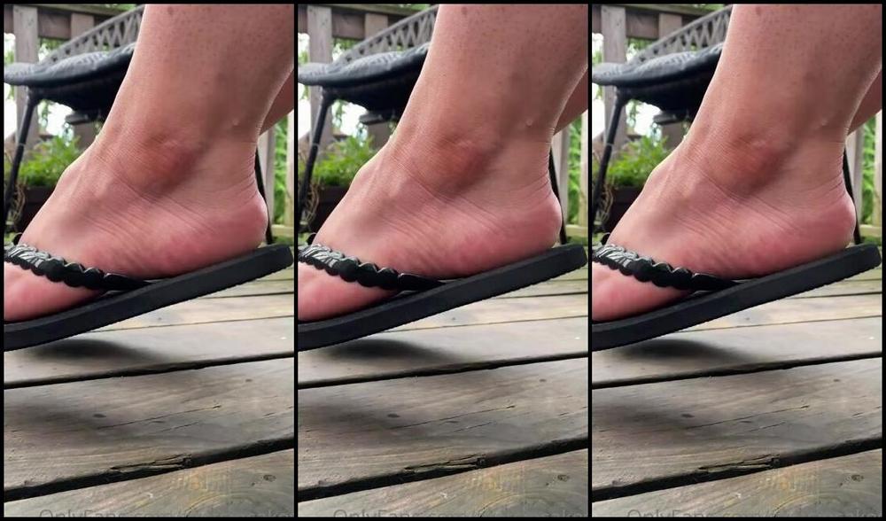 Caroline Aka Feetsiecakes Onlyfans For My Flip Flop Lovers