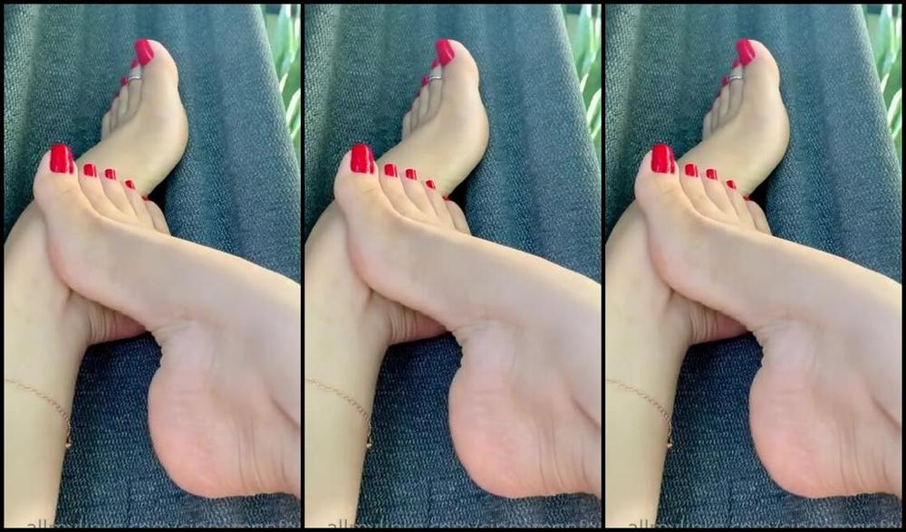 Goddess Cinnamon Aka Cinnamonfeet2 Onlyfans Wish You Were Here Rubbing My Arches And Sucking My Toes