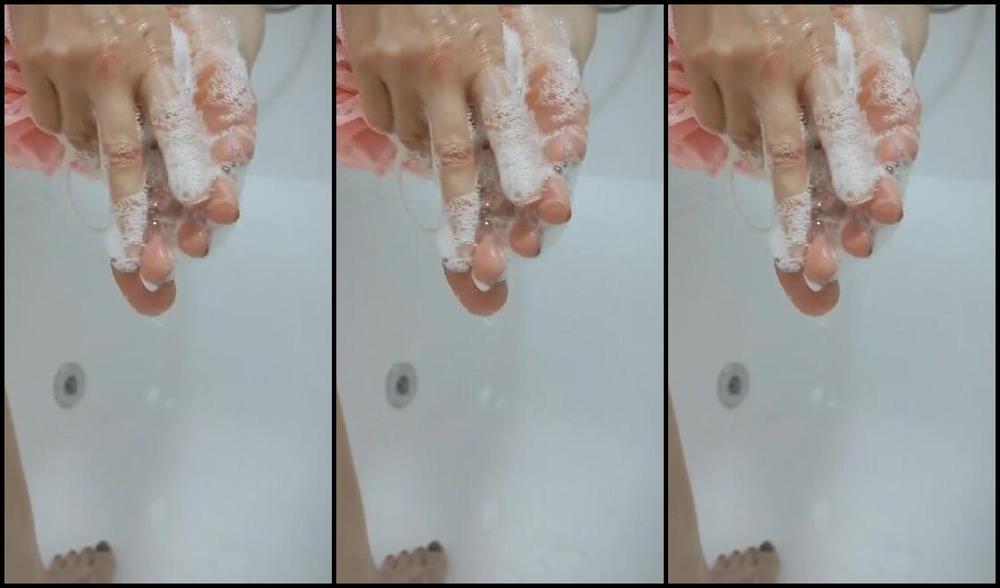 Princess Penelope Nicknamed Secretsexyfeet Onlyfans Who Wants To Join Mein The Shower