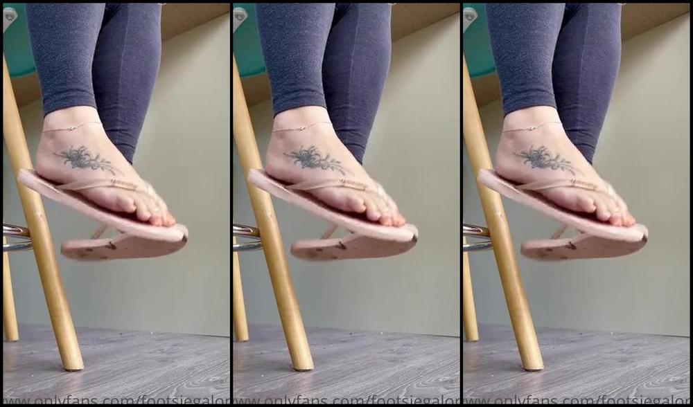 Footsiegalore Onlyfans Im So Oblivious To You Watching Just Sitting Here Swinging These Pretty Feet And Dangling My Flip Sf