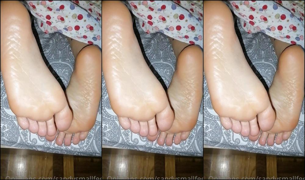 Sandysmallfeet Peekaboo Soft Warm Sleepy Soles Ready For Kissing And Pampering