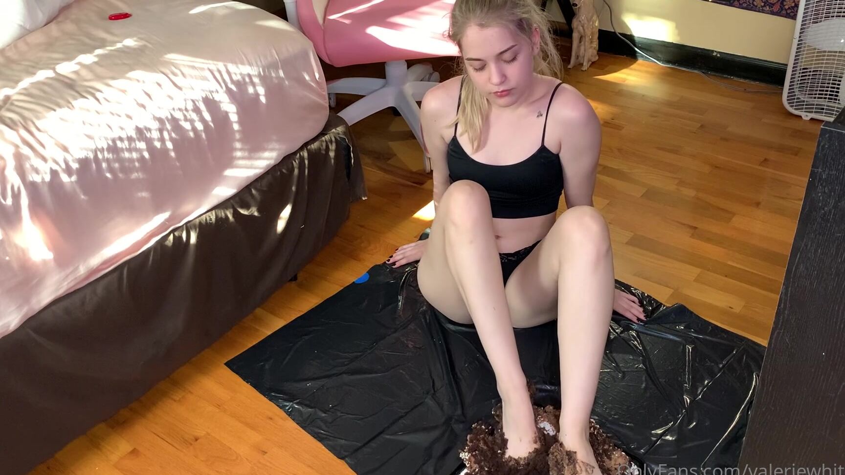 Valeriewhitebby Was Requested I Squish Cake With My Feet So I Though Why Not