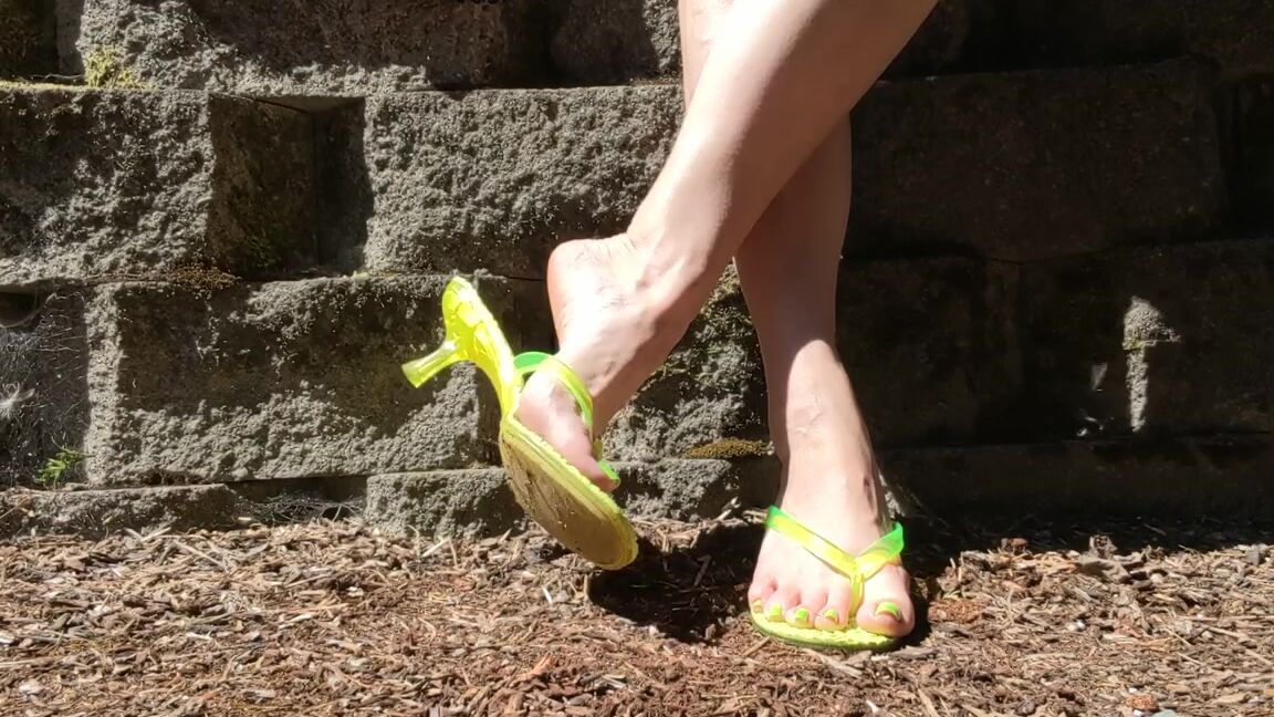 Premiumbrandy Onlyfans Green Toes Green Flip Flop Play Outside Showing Off These Bright Green Toes In My Greenyellow Flip