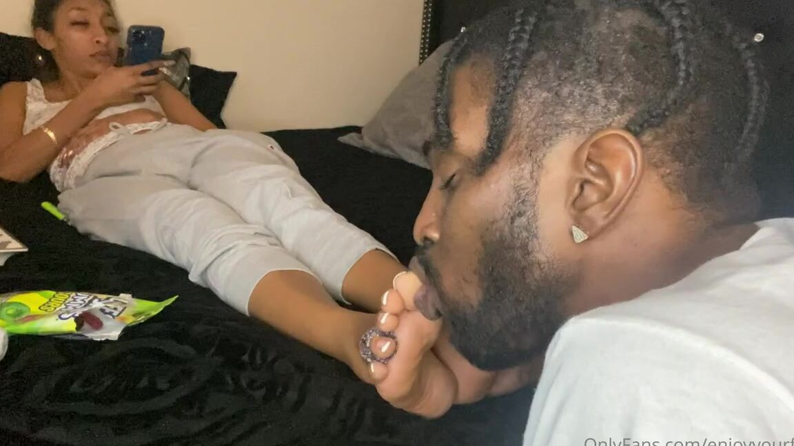 Enjoyyourfetish Onlyfans Worshipping Tenlittoes French Tips With Life Saver Sour Gummy S Around Her Toes Part 2P