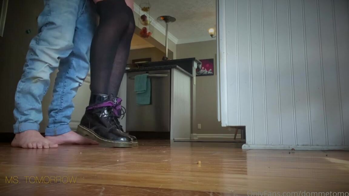 Ms Tomorrow Nicknamed Dommetomorrow Onlyfans Video For The Cucks I Was In The Kitchen Cooking And I Must Have Looked Too Damn Good Chopping Garl