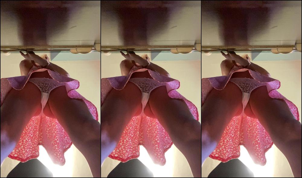 Queenmothersoles Upskirt Giantess Gets Ready