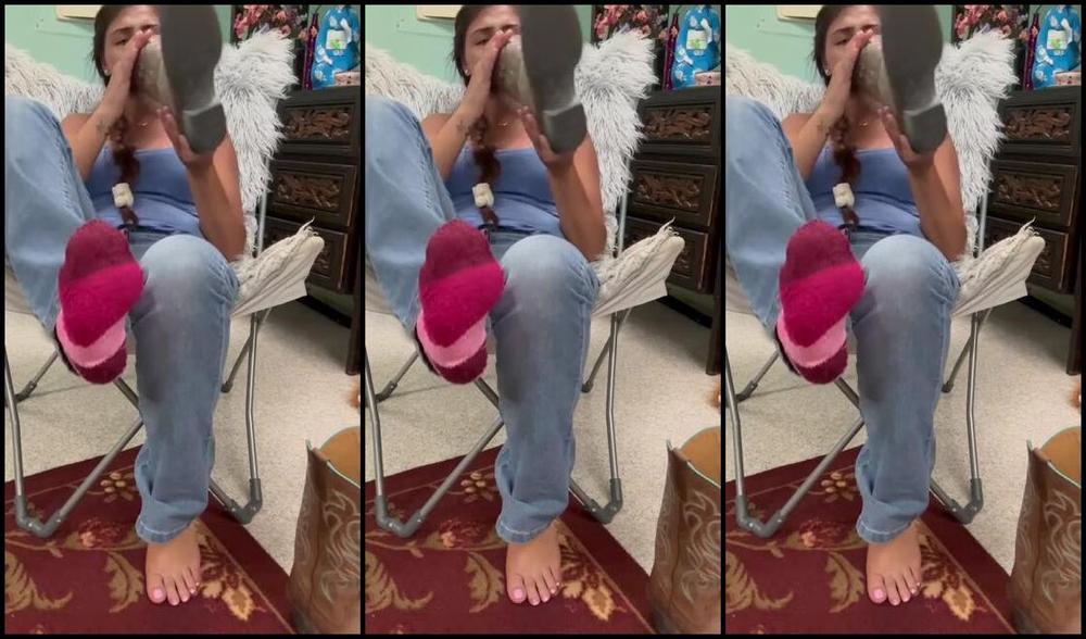 Ivyfootgoddess Onlyfans Went Horseback Riding N I Was The Sweatiest I Ve Ever Been In My Life Socks Soaked Boots Warm N 1