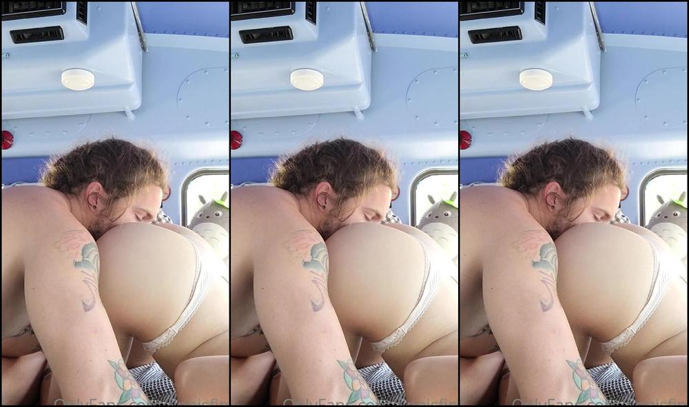 finnisfine-24-01-2021-2015897672-hello-these-vids-are-just-fun-and-cute-and-me-topless-guess-i-put-him-in-a-good-mood-he-