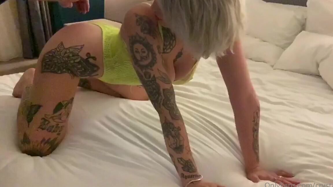 crystalgirl-16-10-2020-1088074571-slow-motion-spanking-by-sir