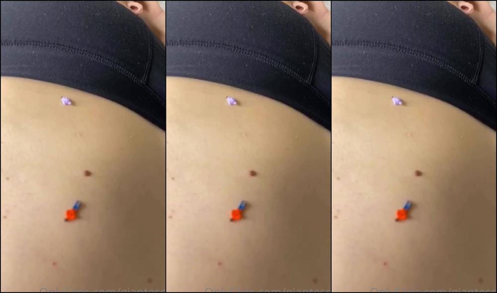 Giantessa While She S Sleeping Someone S Snoopin At Her Body Th