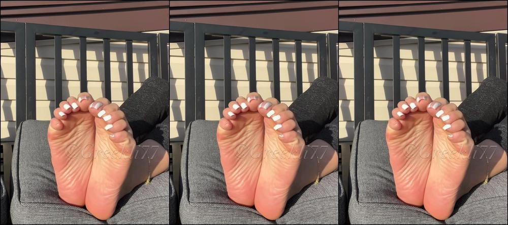 Greekli If You Roll A Fat Enough One For Me I Ll Let U Rub My Feet As I Smoke