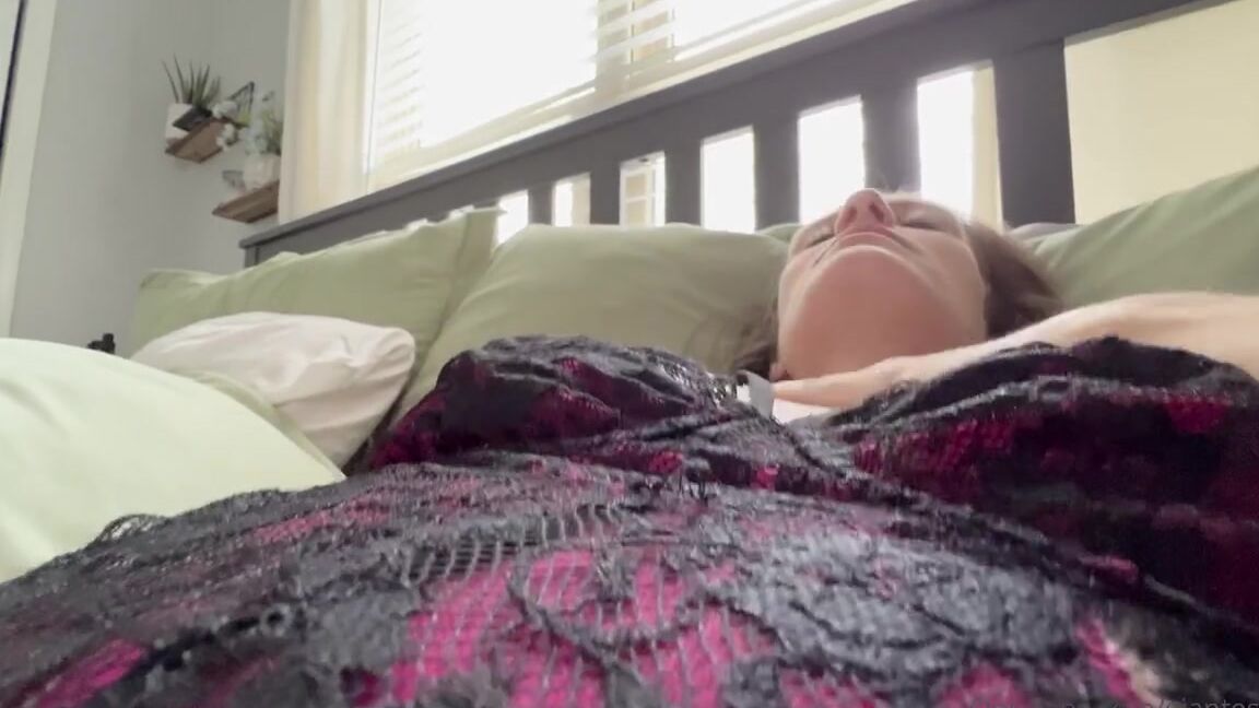 Giantess Tara Nicknamed Giantesstara 09 14 2024 Onlyfans Video Pov Youre Hanging Onto My Lingerie While I Get Off