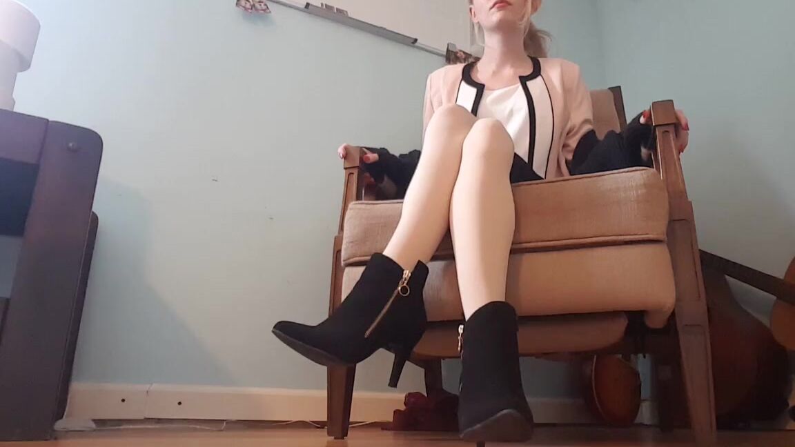 Sativa Skies Nicknamed Ogfeet Onlyfans Another Domme Video Bewareee