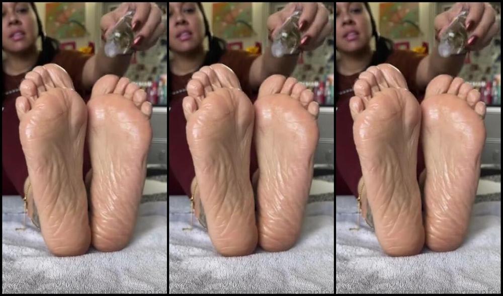 Deedeericanfeet Onlyfans As Requested More Ignoring U Guys In Oily Soles
