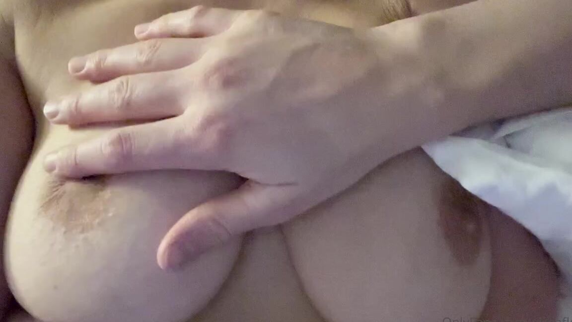 Oliviafleur X 10 14 2023 Onlyfans Video He Cant Keep His Hands Off Me It Seems Hotels Make Me So Horny Special