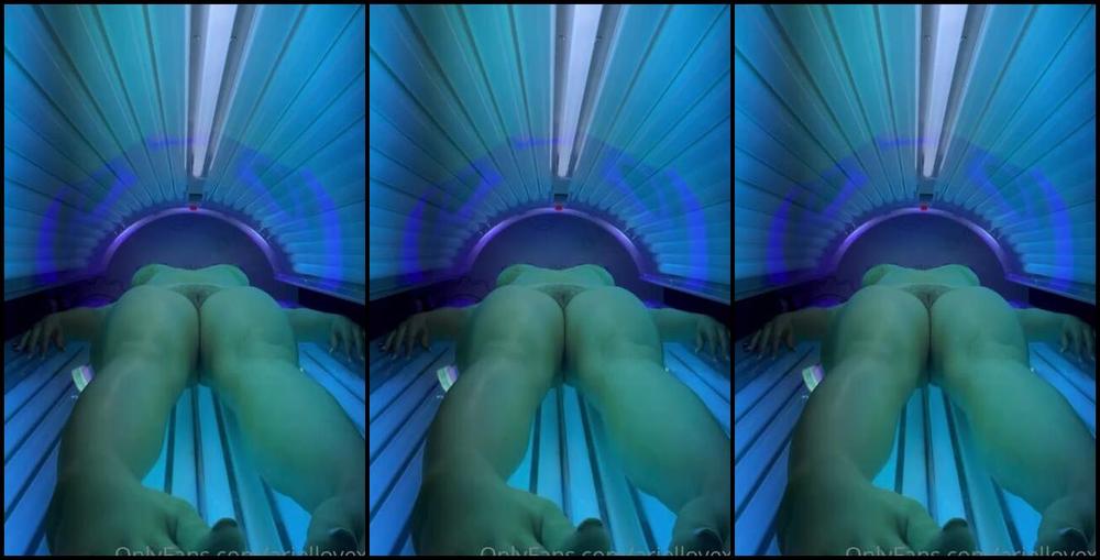 Ariel Love Nicknamed Ariellovexo Onlyfans Pov You Work At A Tanning Salon And Have A Peephole To Watch Women Tan