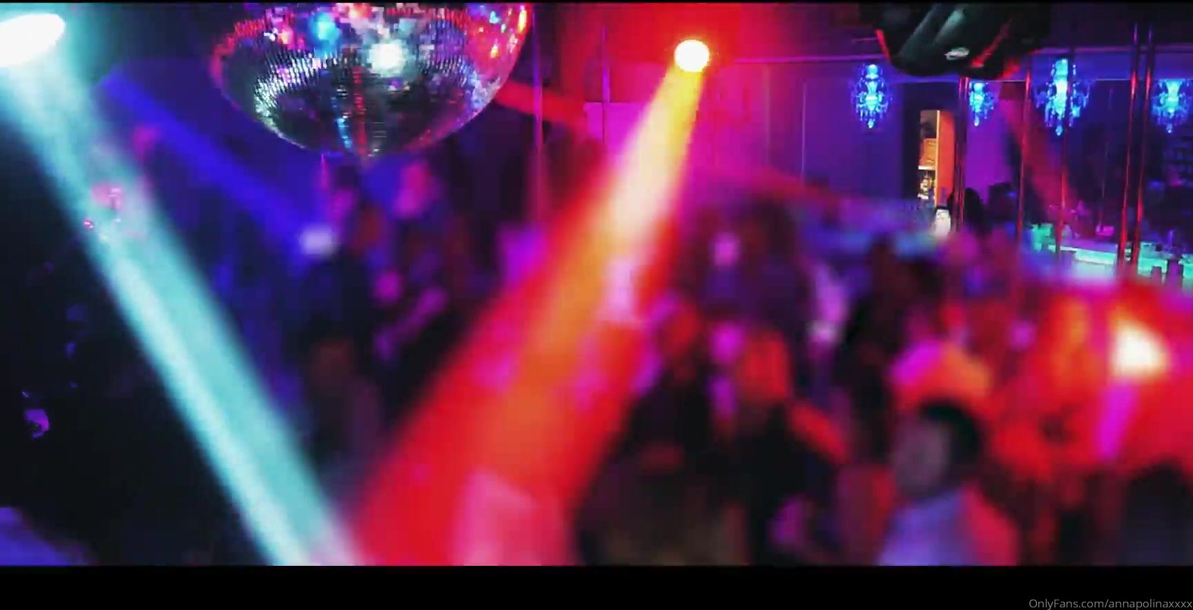 annapolinaxxxx-19-11-2019-89153287-cadeau-mes-ch-ris-je-pense-fort-vous-pour-info-cette-sublime-tenue-de-show-s-est-