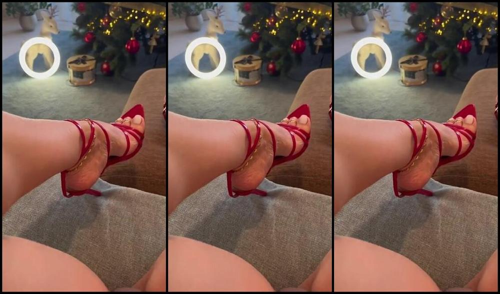 Simply Milena Nicknamed Simplymilena Onlyfans Have A Very Merry Christmas