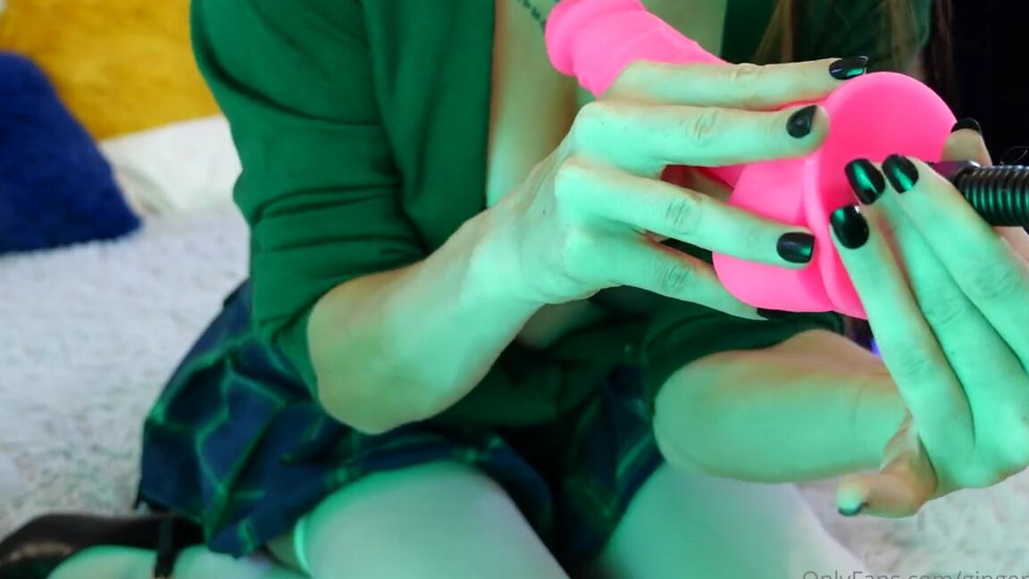 Megan Ginger Asmr Nicknamed Gingerasmr Onlyfans Nerdy Shy Girl Upgrades Her Robot Boyfriend Ey