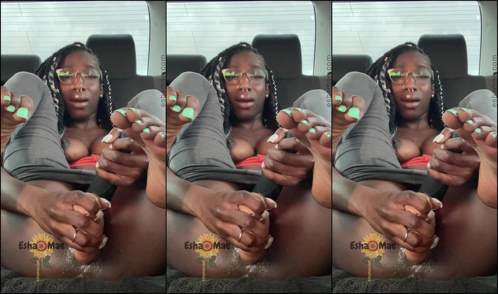 schokonese-10-05-2021-2103667673-i-wanted-a-risky-nut-so-i-hopped-in-the-car-and-drove-to-the-plaza-to-make-a-mess-i-give