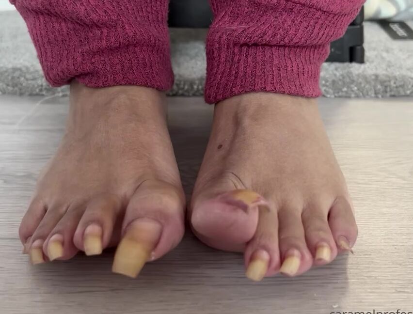 Puja Nicknamed Caramelprofessor Onlyfans Ignore The Sounds Haha Watch The Toes