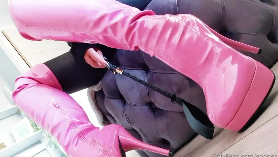 Miss Evie Lock Nicknamed Missevielock Onlyfans I Am The Chastity Queen And I Order You To Wear A Cock Cage