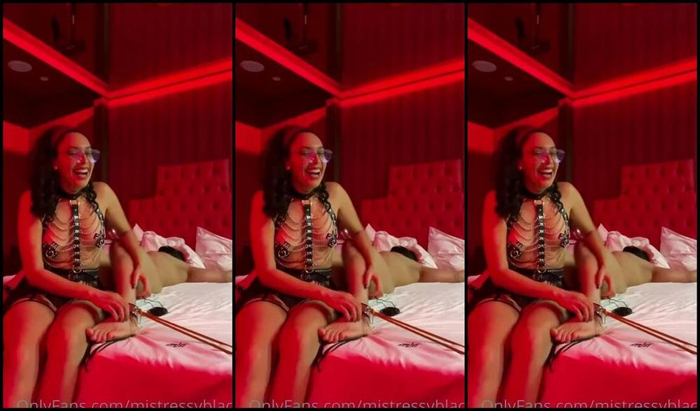 Mistress V Black Nicknamed Mistressvblack Onlyfans A Little Tickling Video If You Like I Will Post More Um Pequeno Pedao Do Vdeo De Tickle Se Gost