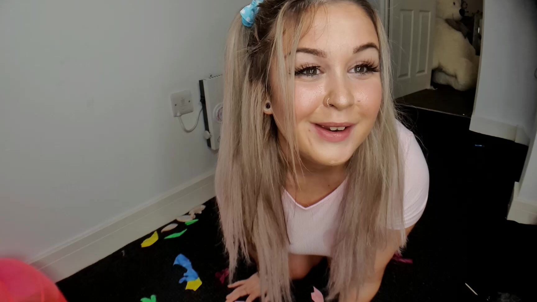 "HollyKitten" balloons, balloonstuffing, bootypoppin, college, teens18plus balloon slut manyvids