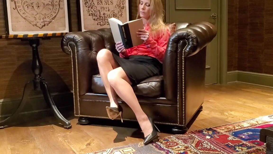 Claire Irons Nicknamed Claireirons Onlyfans The Sophisticated Tease Can Be Very Sexy In The Middle Of A Work Day Do You Wish I Was Your Secreta