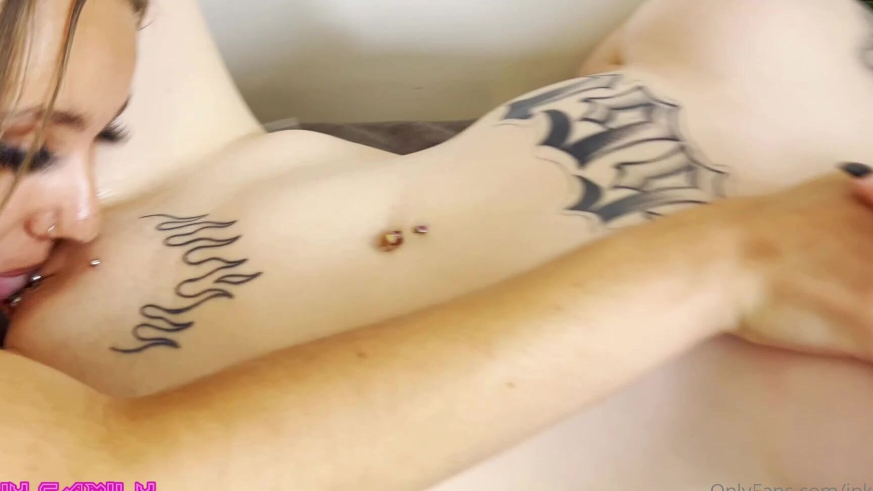 inkxbby-26-11-2021-2284791967-my-boyfriend-walked-in-on-me-cheating-and-ended-up-joining-in-full-vid-will-be-sent-out