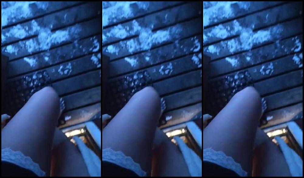 Frejas Submissive Feet Nicknamed Frejassubmissivefeet Onlyfans I Had A Very Chilly Barefoot Walk In Spreaders New Snow And 8 Degrees