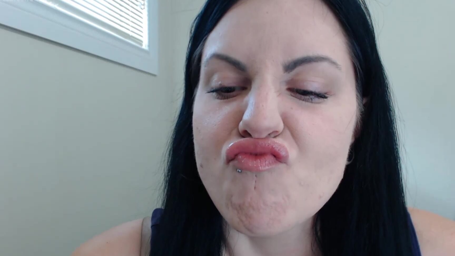 Booty U Lip Smelling