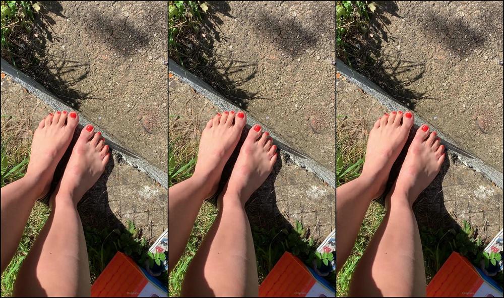 Jenniferkeellings J O I Foot F