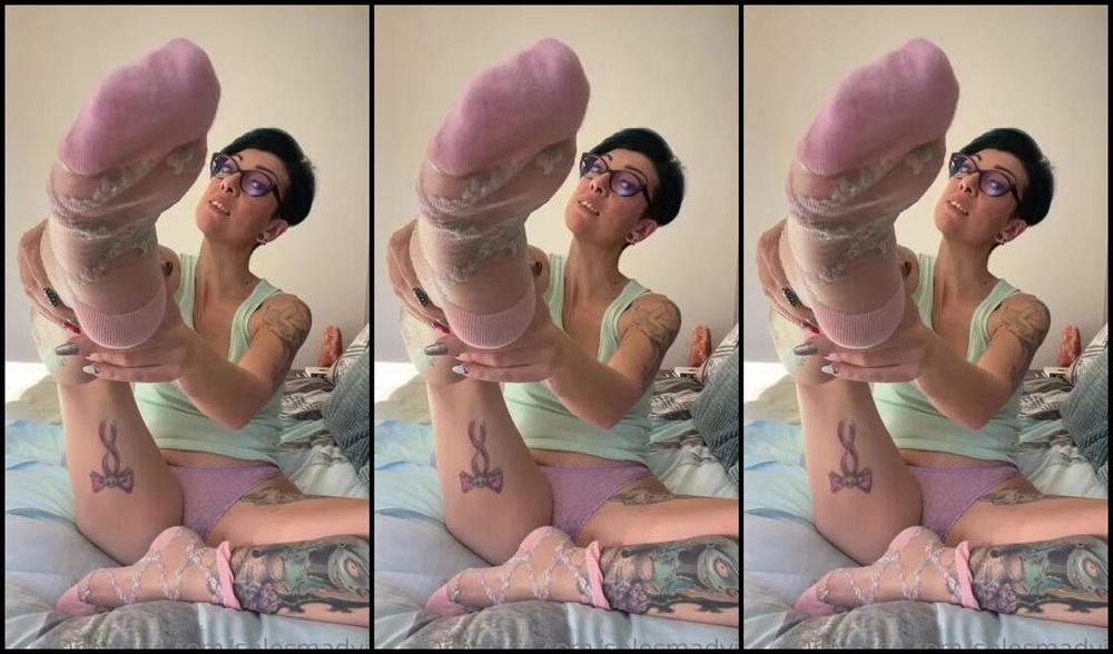 Solesmad Fetish Queen Aka Solesmadvip Onlyfans These Socks Are So Cute And Stink Write Me To Dm To Get Yours I Have News I Am Excited