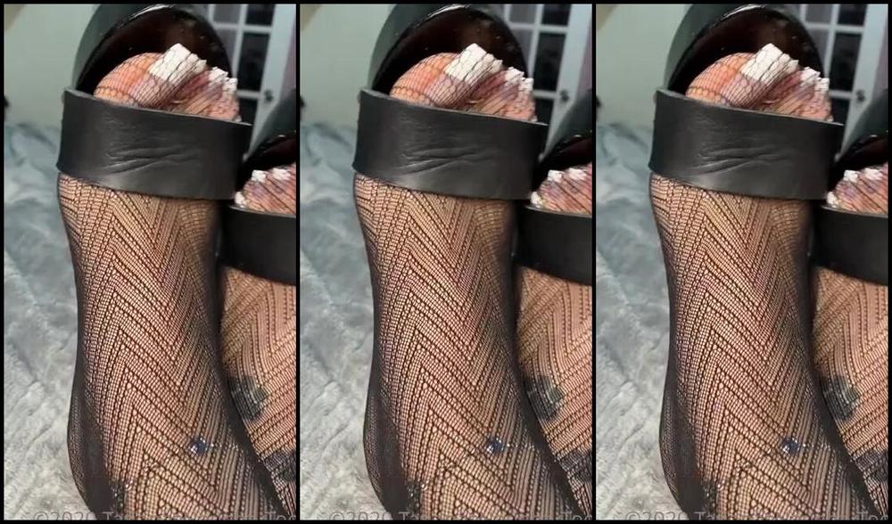 Tatianasnaughtytoes Nicknamed Tatianasnaughtytoes Onlyfans New 20201212 French Pedicure Black Nylons2 Got Back From Going Out And Kicked Back On My Bed