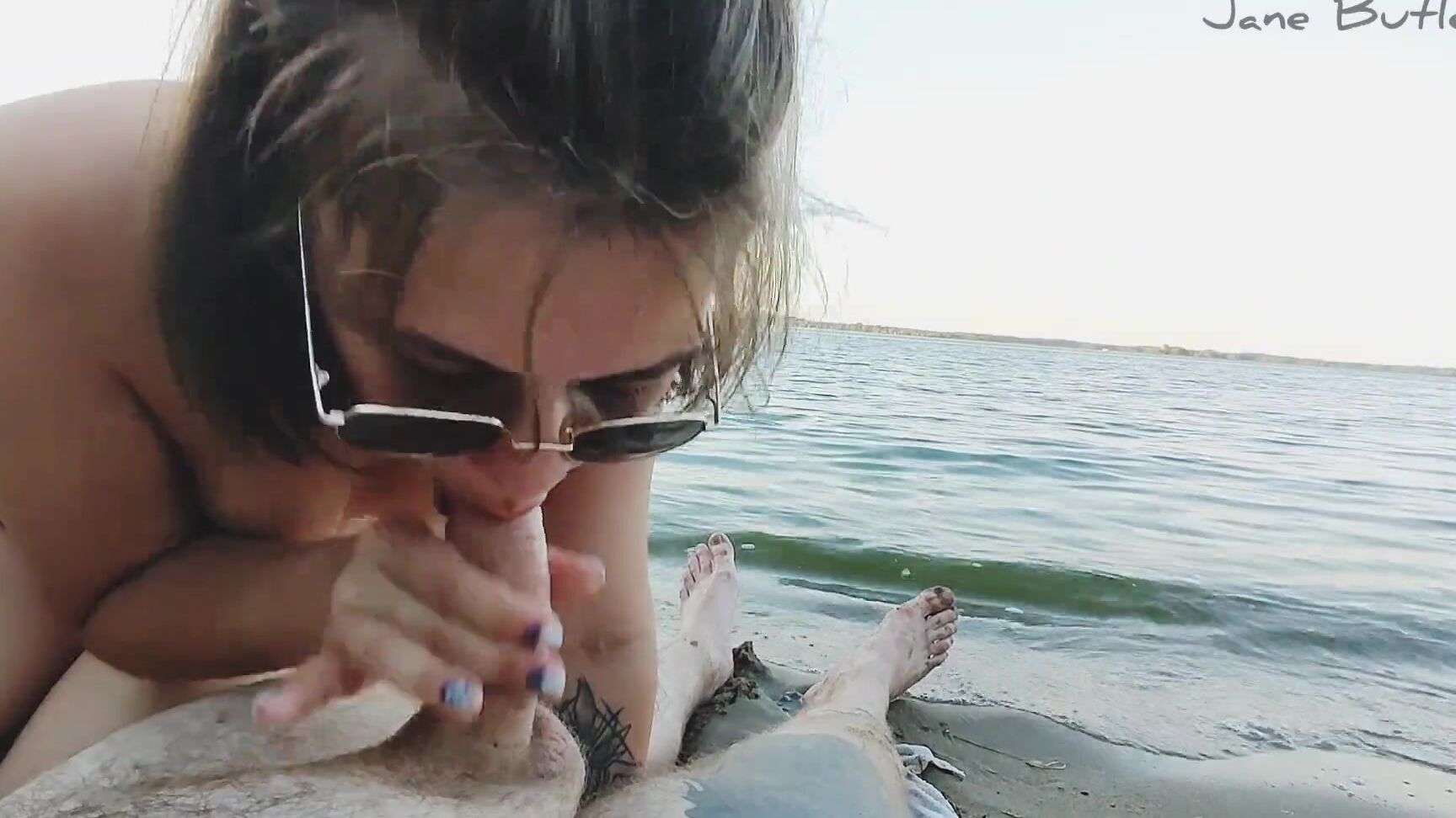 Entertainment On The Beach Sucking Dick To Her Boyfriend