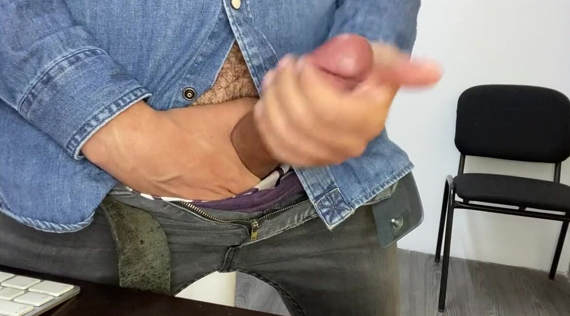 "OnlyLiamLynch" Wanking, Big Dick Wanking, Guy Wanking, Jerking Off, Cumshot, Jerk Off, Big Dick, Big Cock, Cum, Masturbate, Solo Male, Suggest OnlyLiamLynch Shooting my cum on my desk pornhub