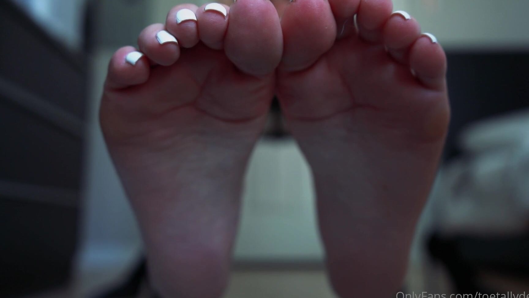 Toetallydevine Time For A Little Therapy Session Tags White Pedi Therapy Foot Sniffing Pantyhose