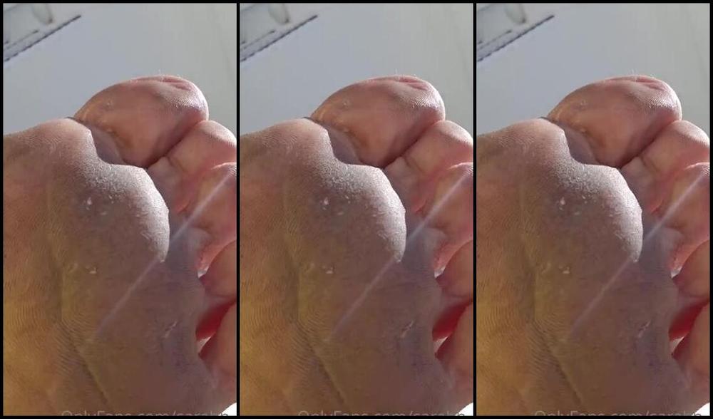 Sarahh B Nicknamed Sarahh B Onlyfans Come Rub My Oil In Baby