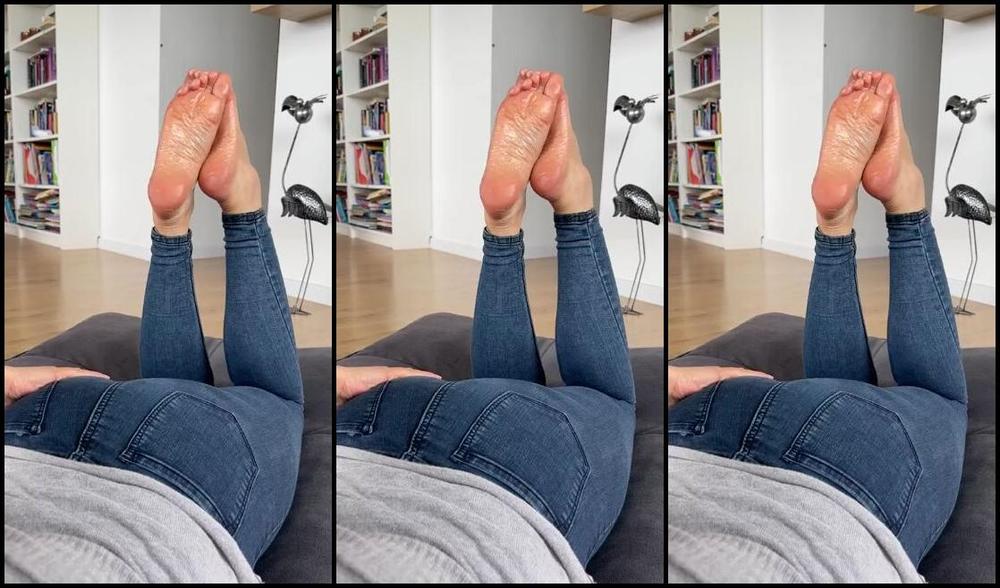 Cute Lily F33T Nicknamed Cute Lily F33T 05 09 2023 Onlyfans Video What So Exciting Is In This Pose That You Guys Like It So Much Enjoy