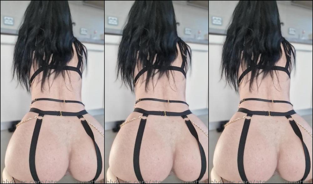 Atomicbrunette18 1 214