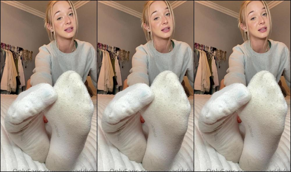 Xomaddykxo Babe I Think You Forgot It S Denial December So Why Don T You Stare Into My Socks Afte