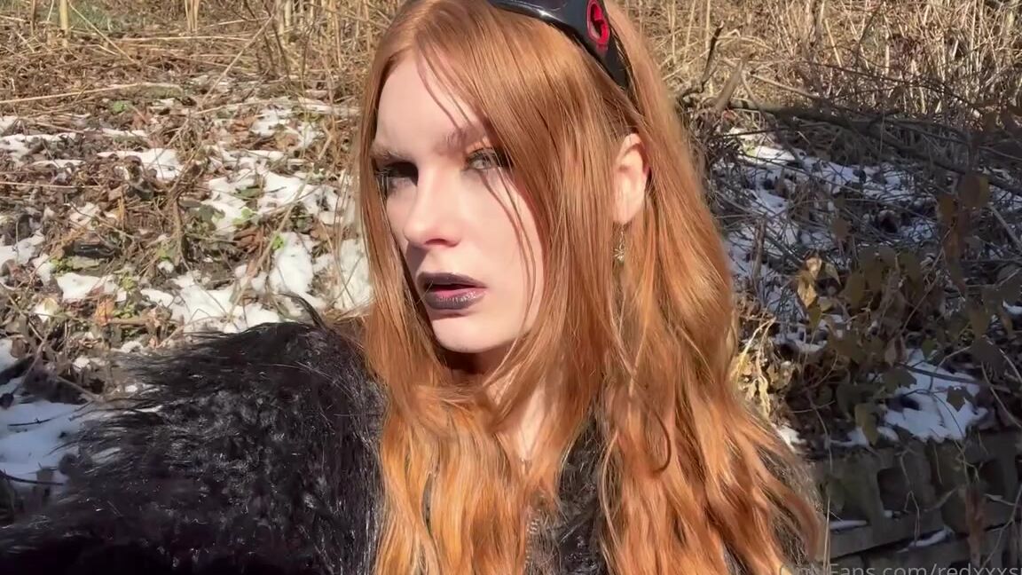 Zoe Strawberry Nicknamed Redxxxsuede Onlyfans Smoke A Ciggy With