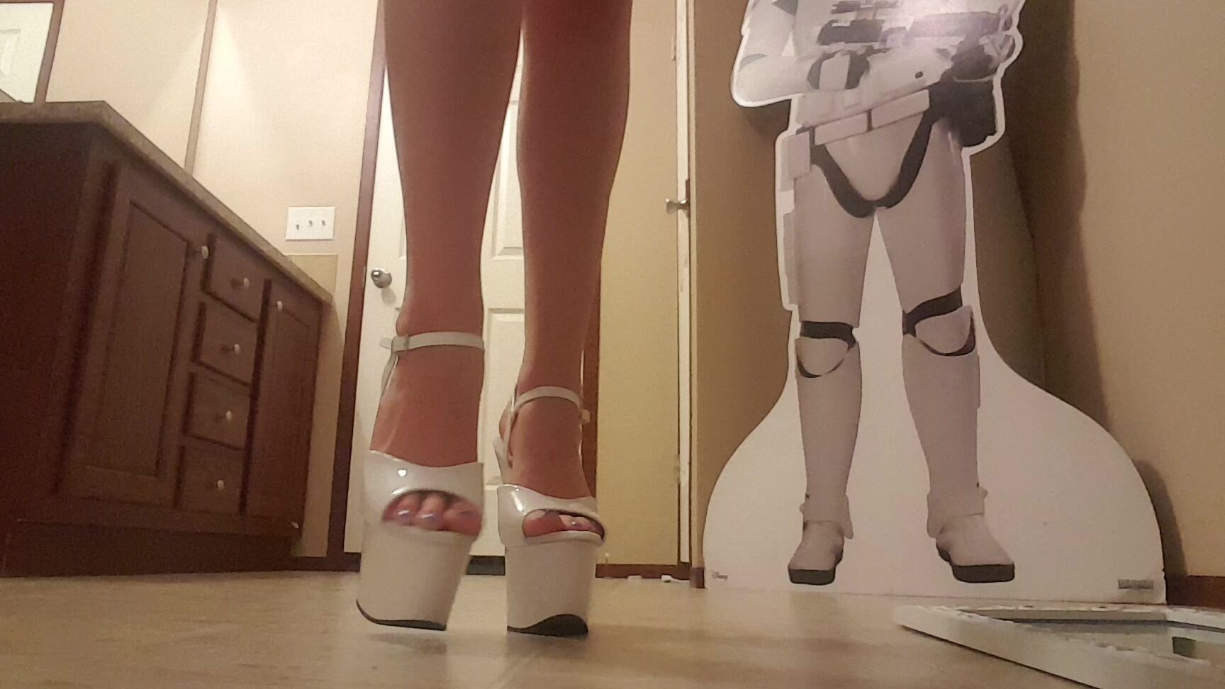 Frostyprincess Sch L Girl Shows You Heels